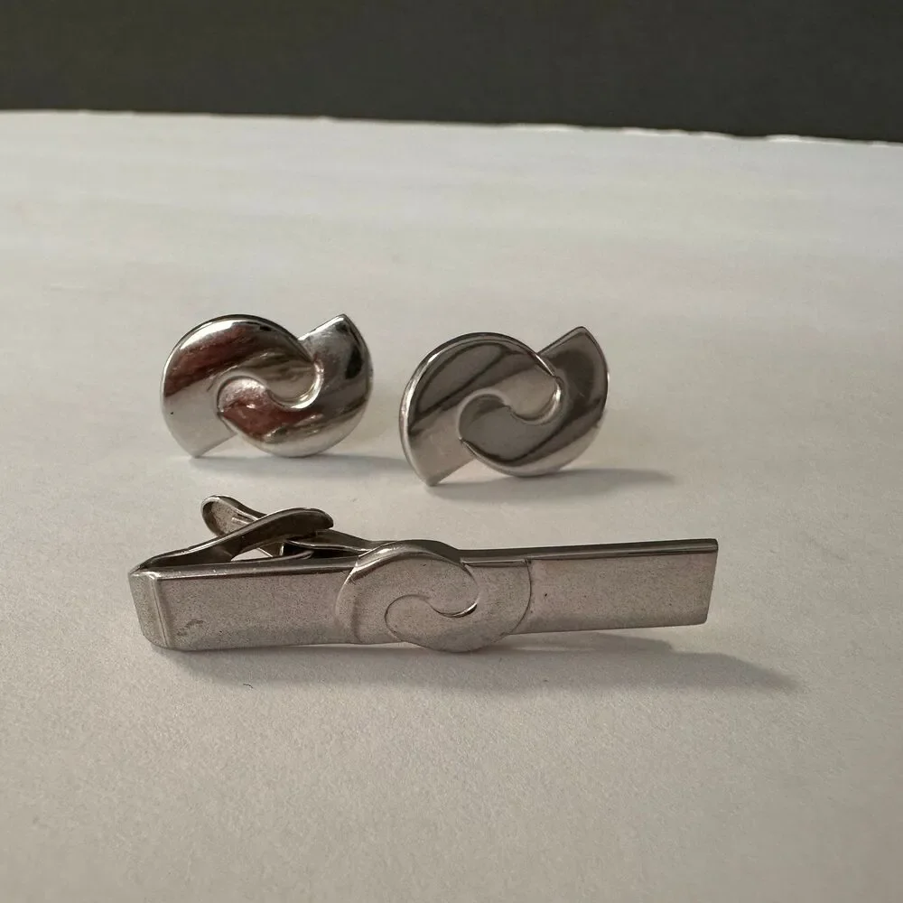 Vintage 1960s Men’s Swank Silver Tone Metal Cufflinks and Tie Clasp Set
